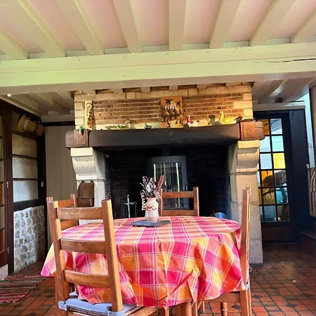 La Longère Dans La Prairie