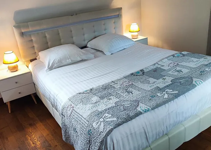 La Longere Dans La Prairie