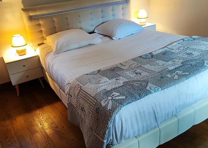 La Longère Dans La Prairie