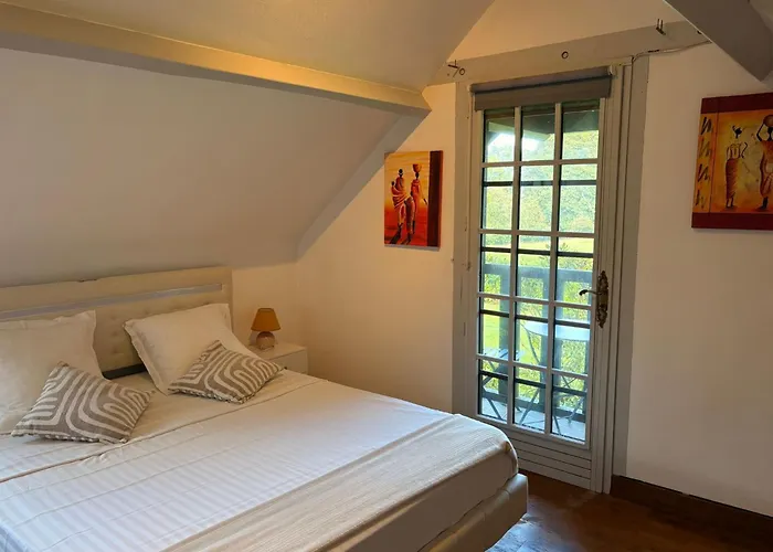 La Longère Dans La Prairie *